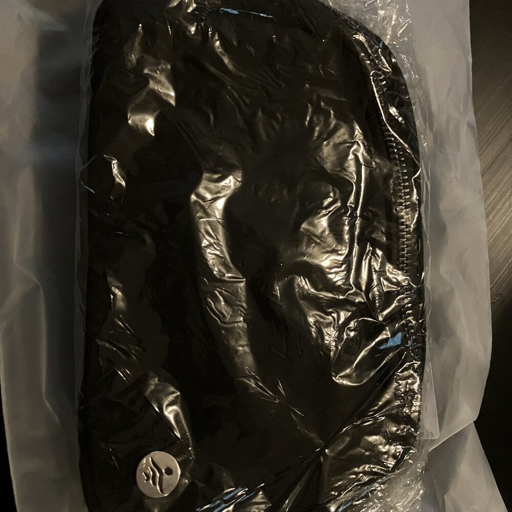 Halara Logo Casual Waist Bag (black)